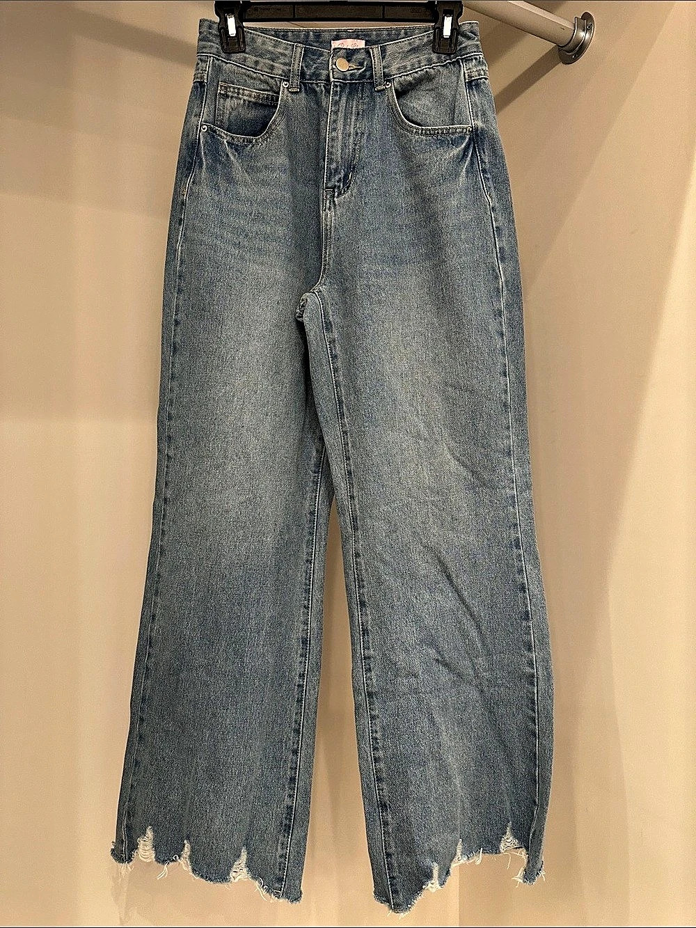 Pink Lily size 25 Wide Leg Raw Hem Jeans in Blue. Great condition